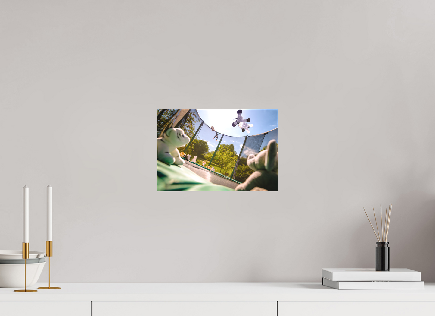 30 x 20 cm, Foto-Leinwand matt Wandbild Esel Kuscheltiere auf dem Trampolin Deko Kinderzimmer