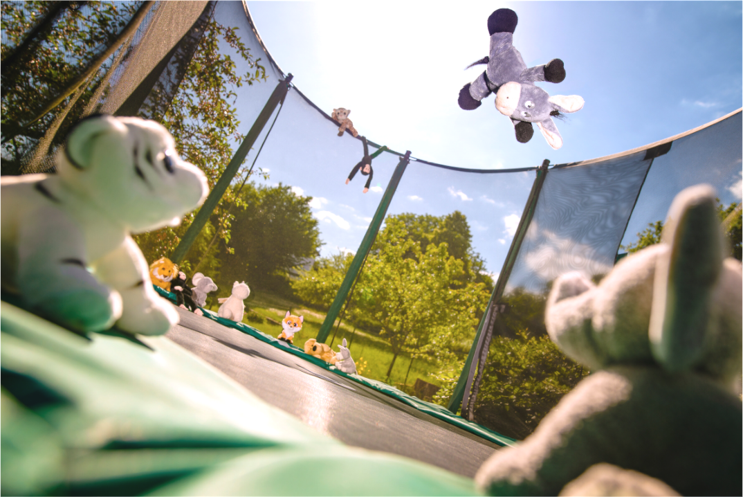 Main image Wandbild Esel Kuscheltiere auf dem Trampolin Deko Kinderzimmer