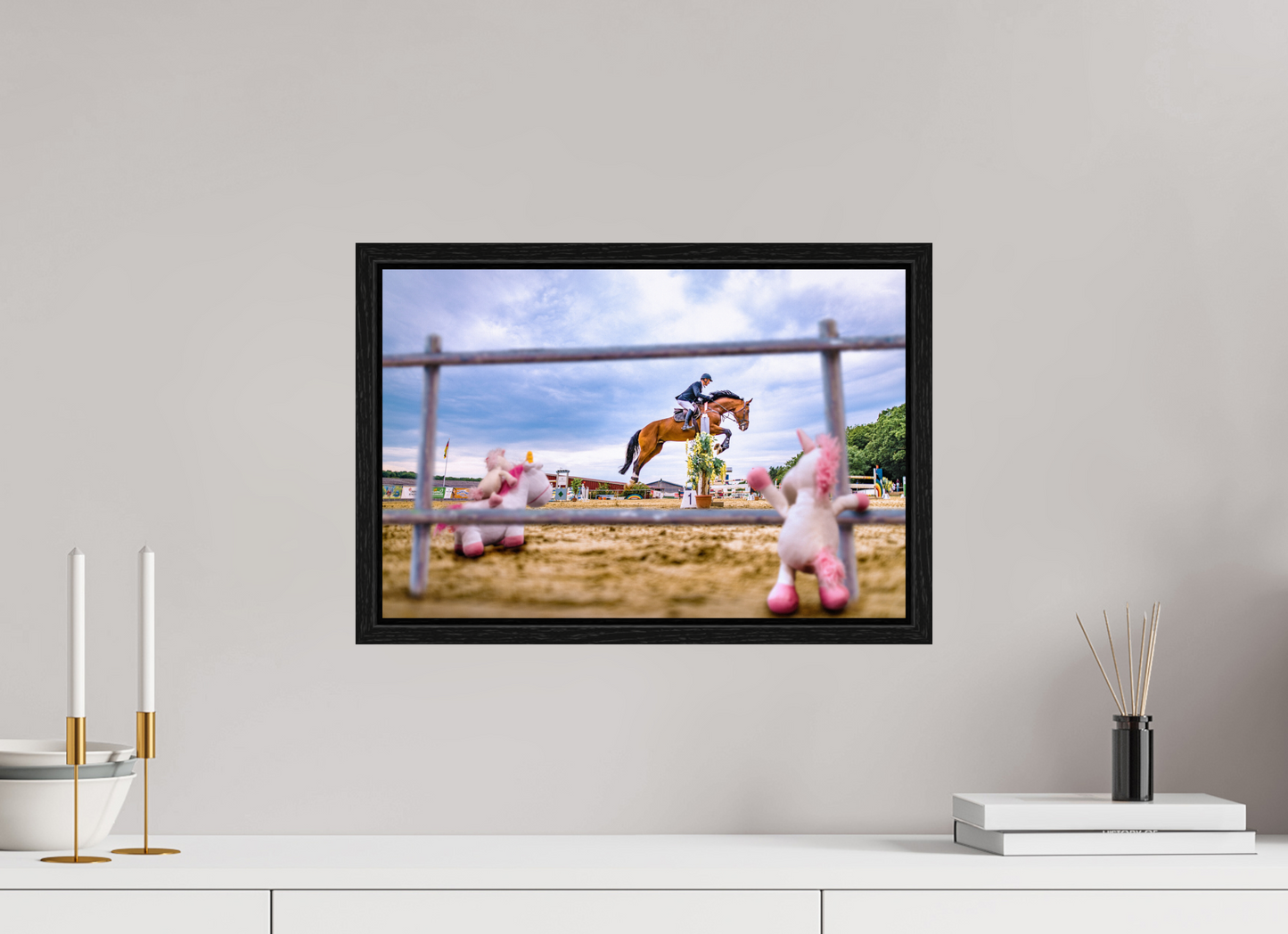 45 x 30 cm, Floater Frame Wandbild kleine Einhörner Kuscheltiere auf dem Reiterhof Deko Kinderzimmer