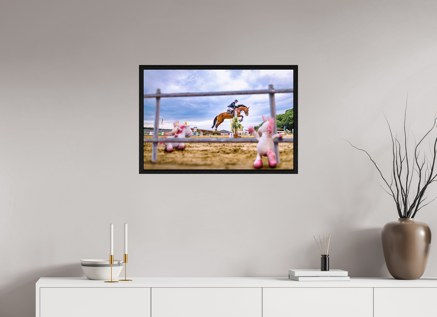 75 x 50 cm, Floater Frame Wandbild kleine Einhörner Kuscheltiere auf dem Reiterhof Deko Kinderzimmer