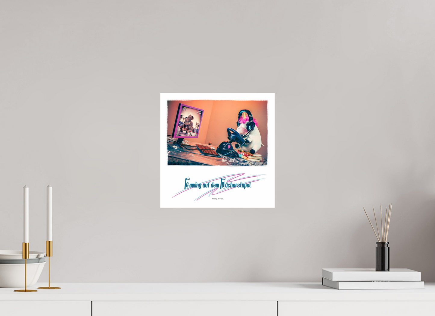 30 x 30 cm, Photo Print On Fuji Crystal DP II Plushy Gaming auf dem Buecherstapel Wanddeko Quadrat