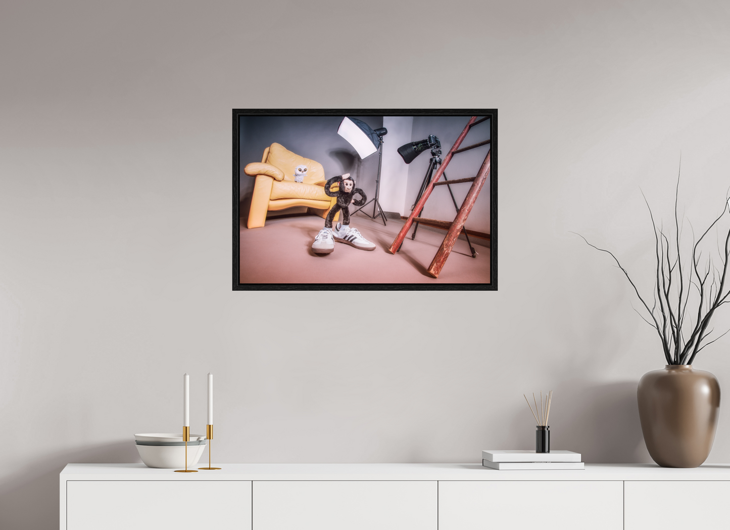 75 x 50 cm, Floater Frame Der Fotograf und die Eule -