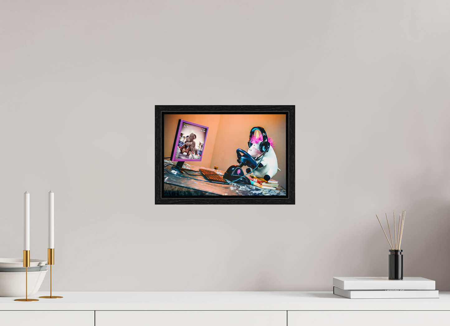 30 x 20 cm, Floater Frame Wandbild süsses Einhorn Kuscheltier auf dem Bücherstapel Deko Kinderzimmer