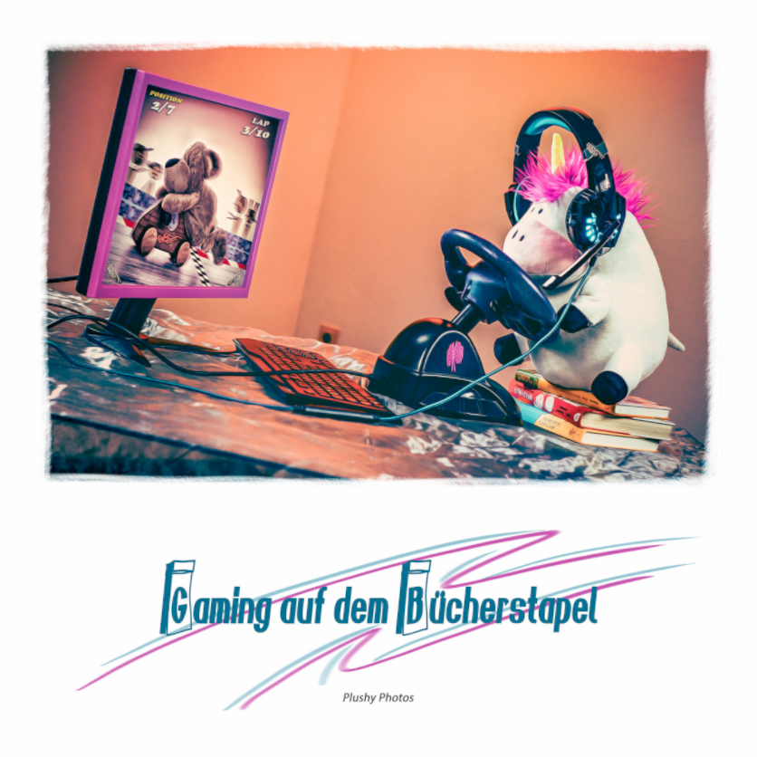 Main image Plushy Gaming auf dem Buecherstapel Wanddeko Quadrat